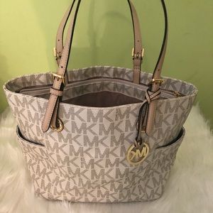 Like New Authentic Michael Kors Jet-Set Tote